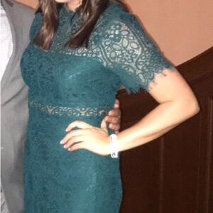 Lulu’s lacy emerald green dress